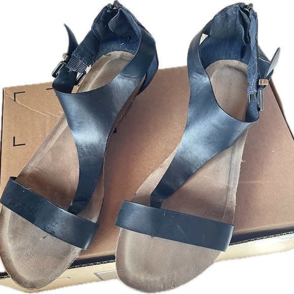 Kenneth Cole Reaction Navy Women's Sandals - Picture 1 of 5